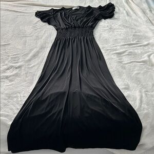 Yuna Elegant Black Maxi Dress with Ruffled Sleeves